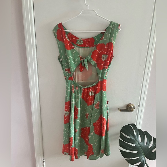 Beautiful Silk Tie Dress - Picture 4 of 7